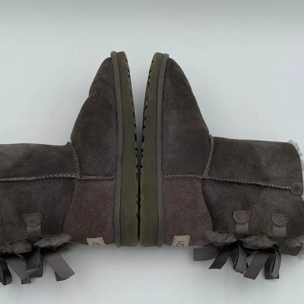 UGG Bailey Bow/Double Bow in grey big girl size 4